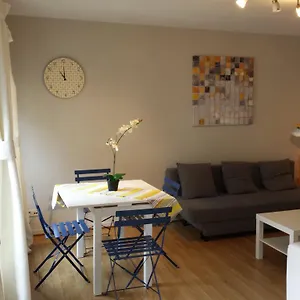 Central Yellow Apartment Apartament